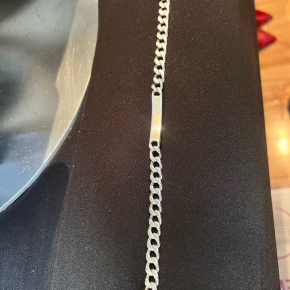 Men’s Engravable Silver Curb Link Bracelet - Picture 3 of 9